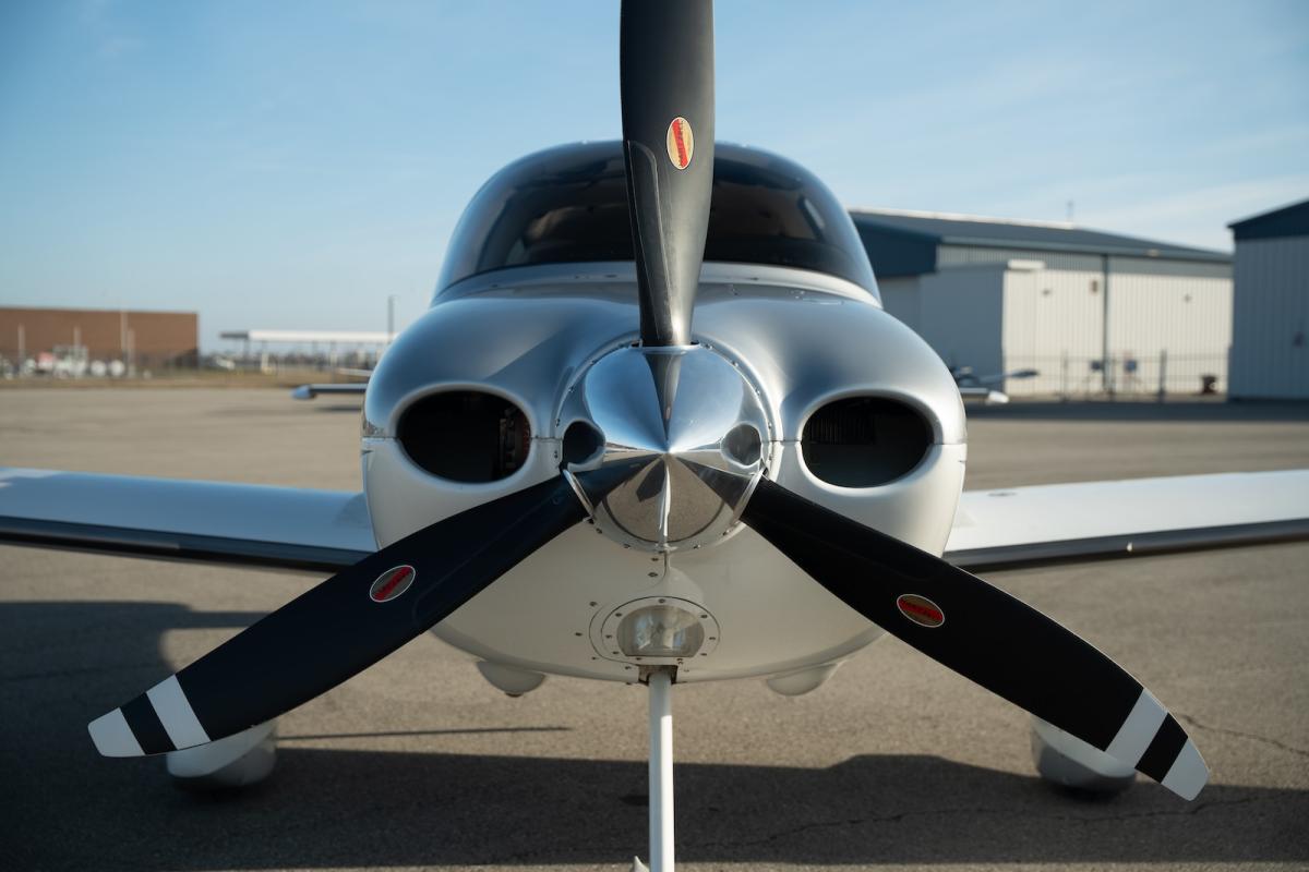 2008 Cirrus SR22 G3 GTS Photo 2