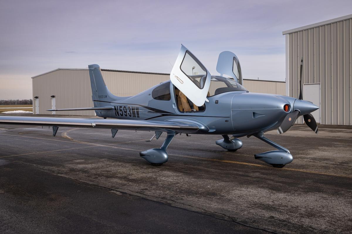 2021 Cirrus SR22 G6 GTS Photo 2