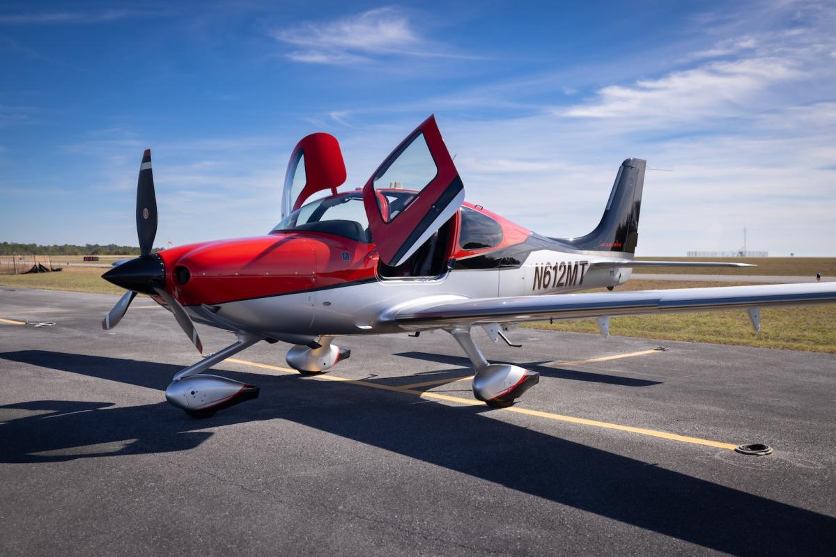 2015 Cirrus SR22T G5 GTS Photo 2