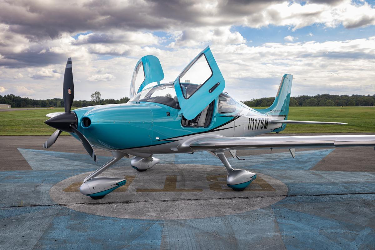 2023 Cirrus SR22 G6 GTS Photo 2