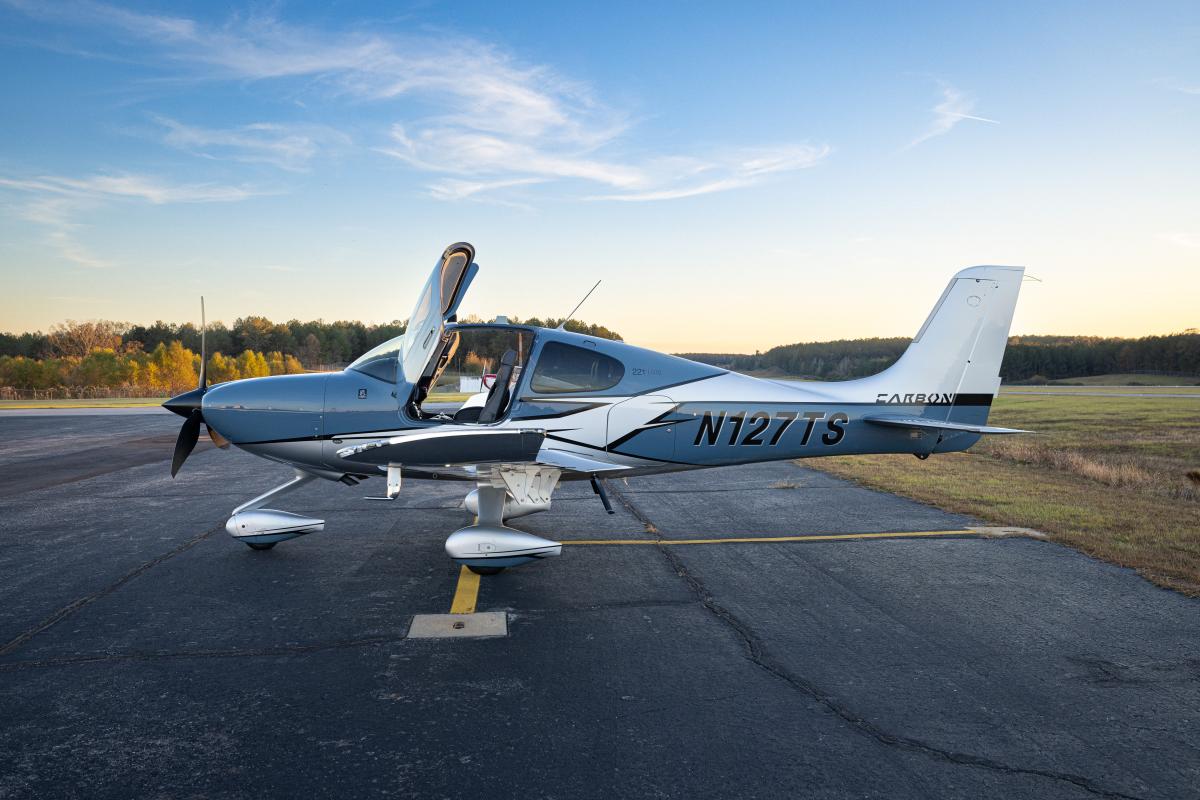 2018 CIRRUS SR22T G6 GTS (N127TS) Photo 3