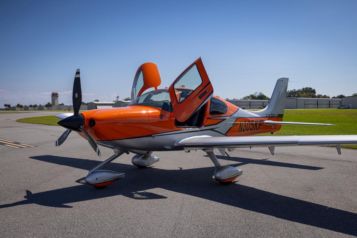 2018 Cirrus SR22 G6 GTS Photo 2