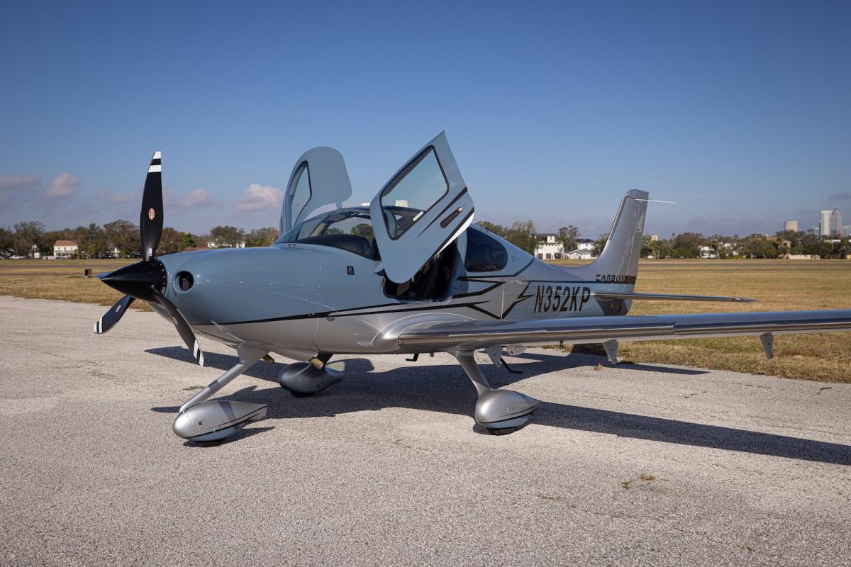 2019 Cirrus SR22 G6 GTS Photo 2