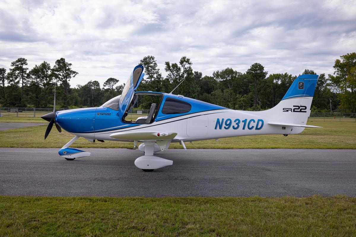 2002 CIRRUS SR22 Photo 3