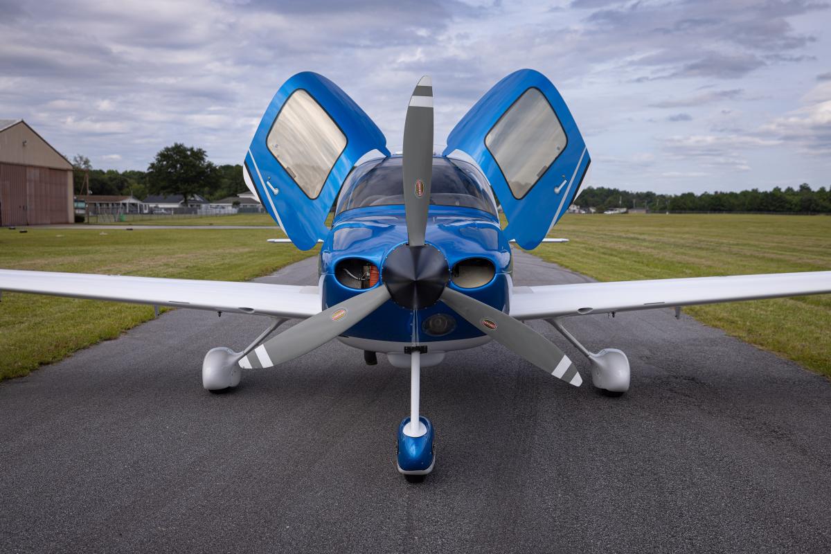 2002 CIRRUS SR22 Photo 3