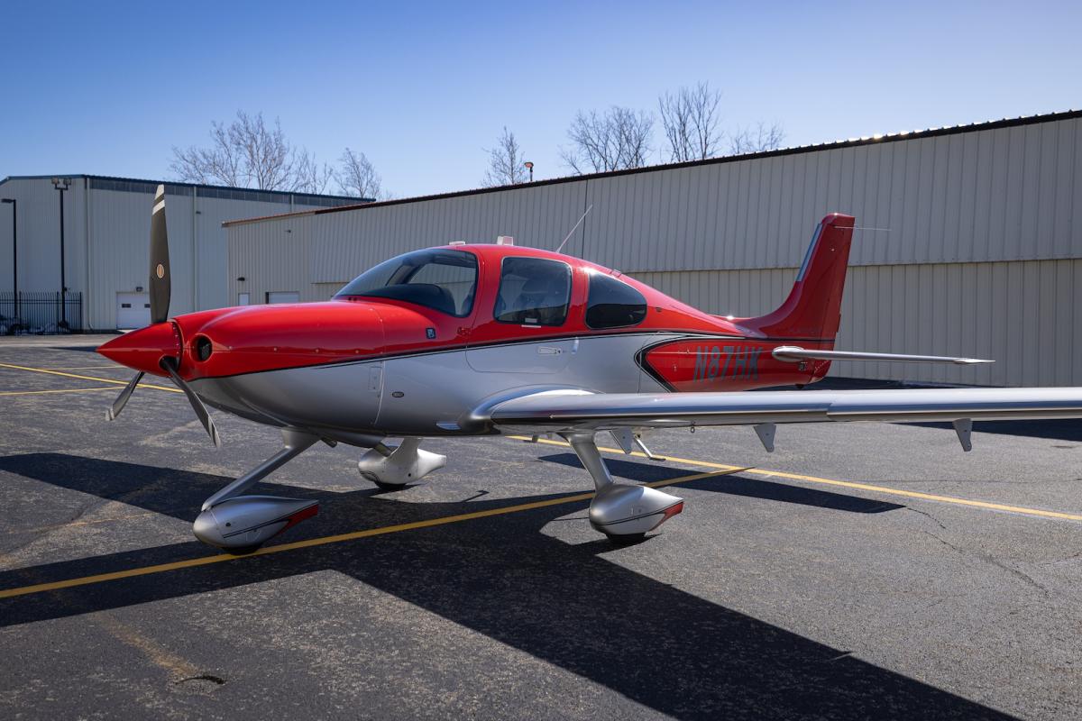 2021 Cirrus SR22 G6 GTS Photo 2