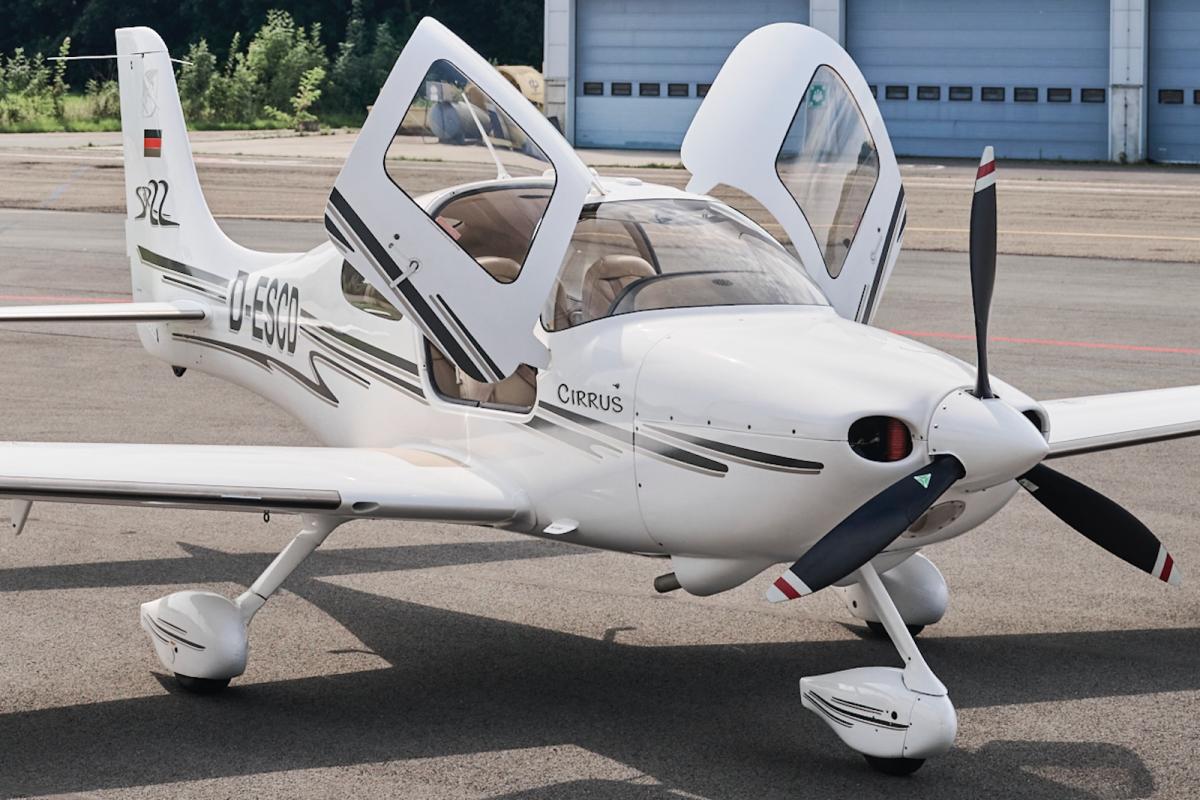 2004 Cirrus SR22 G1 Photo 2