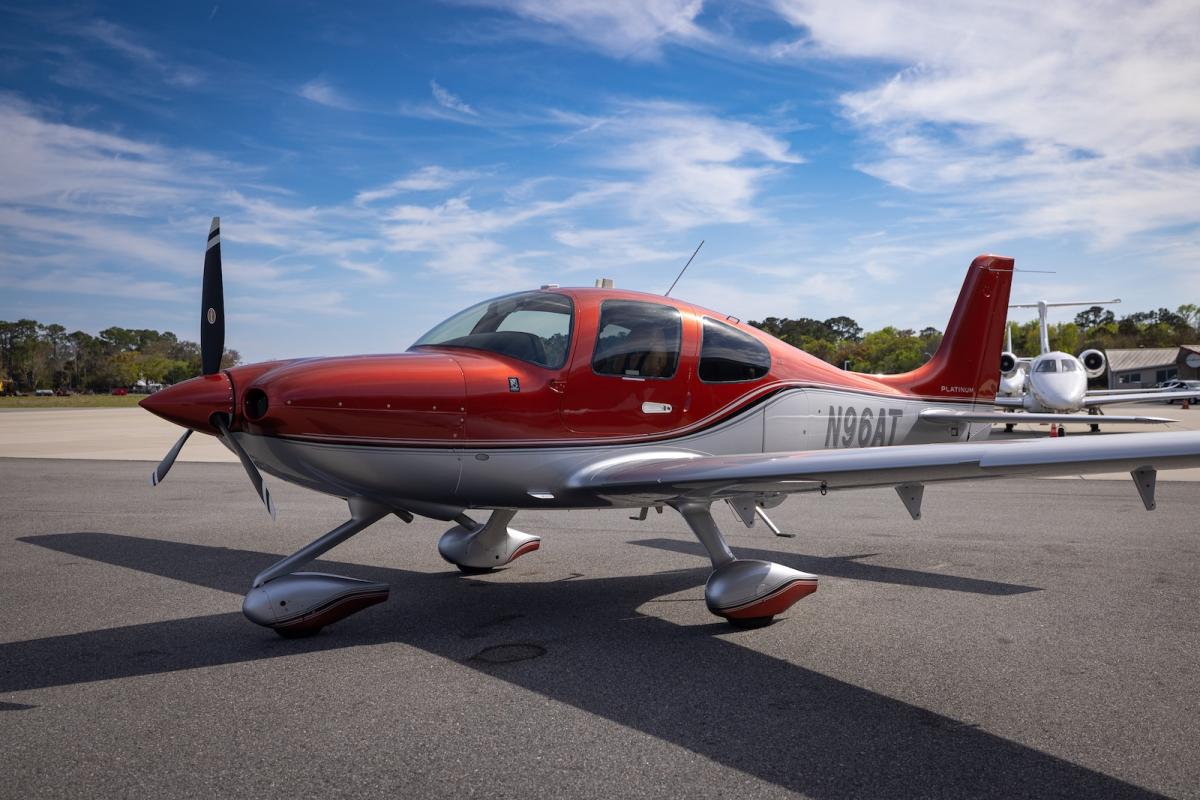 2018 Cirrus SR22 G6 GTS Photo 2