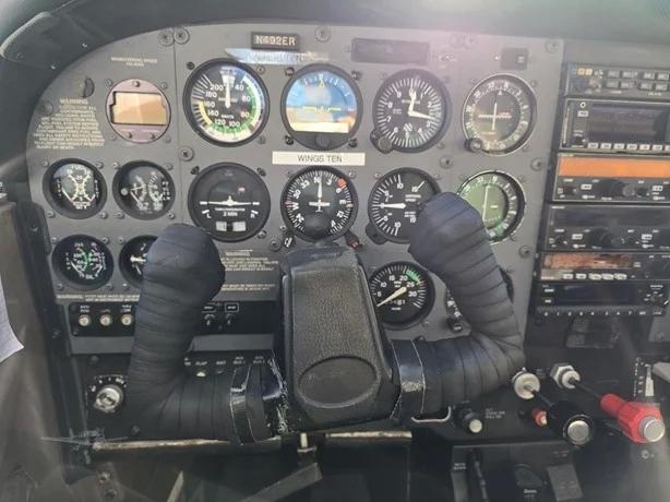 2001 CESSNA 172 SKYHAWK Photo 5