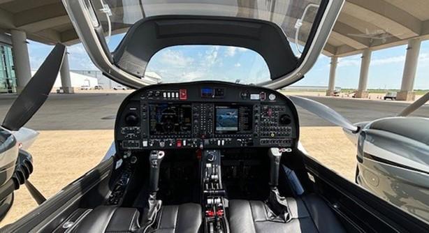 2022 DIAMOND DA42 VI Photo 6