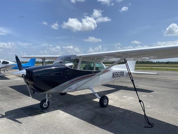 1981 CESSNA 172P SKYHAWK Photo 2