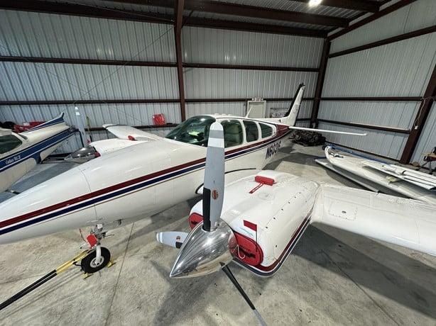 1979 BEECHCRAFT E55 BARON Photo 2