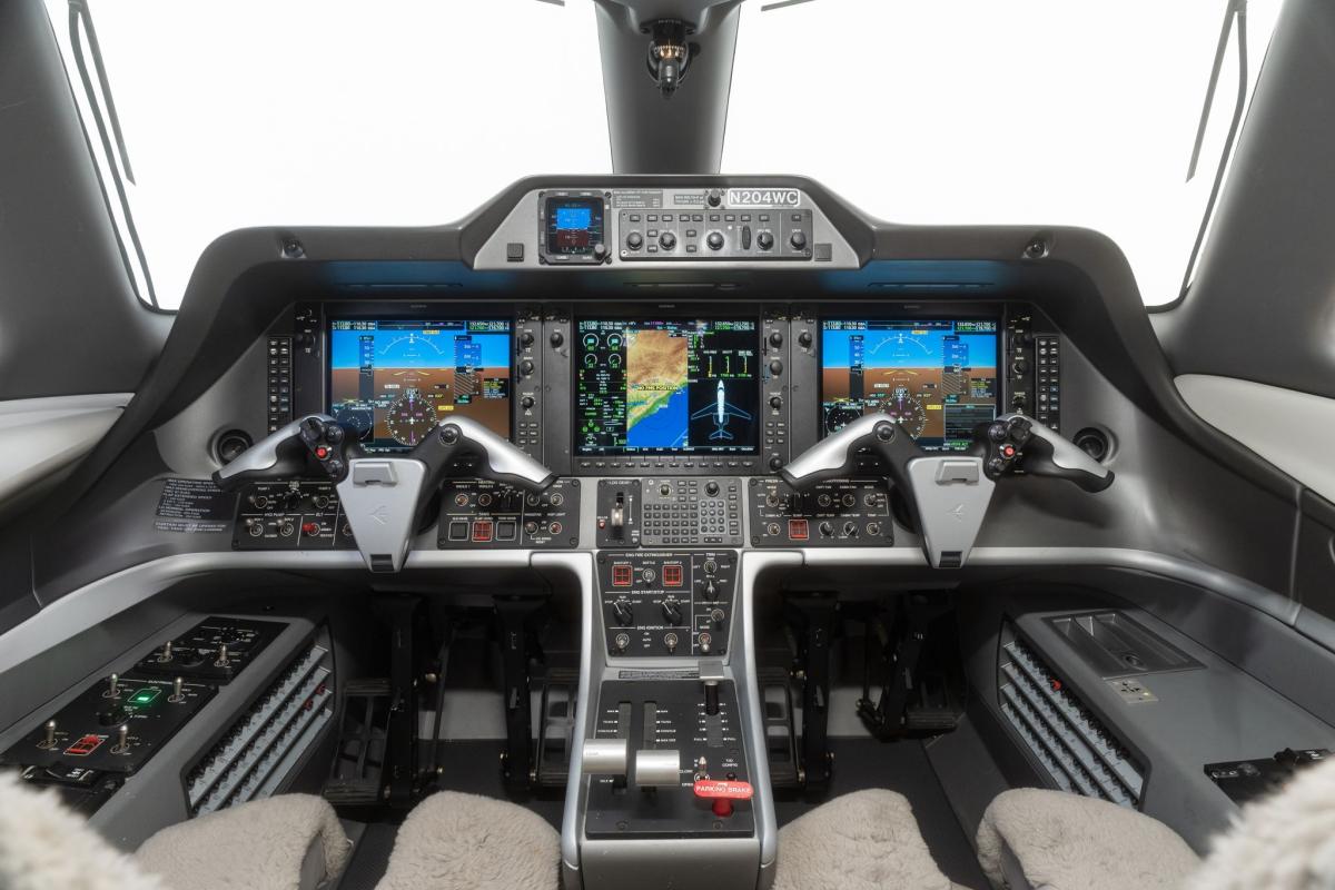 2012 Embraer Phenom 300 Photo 3