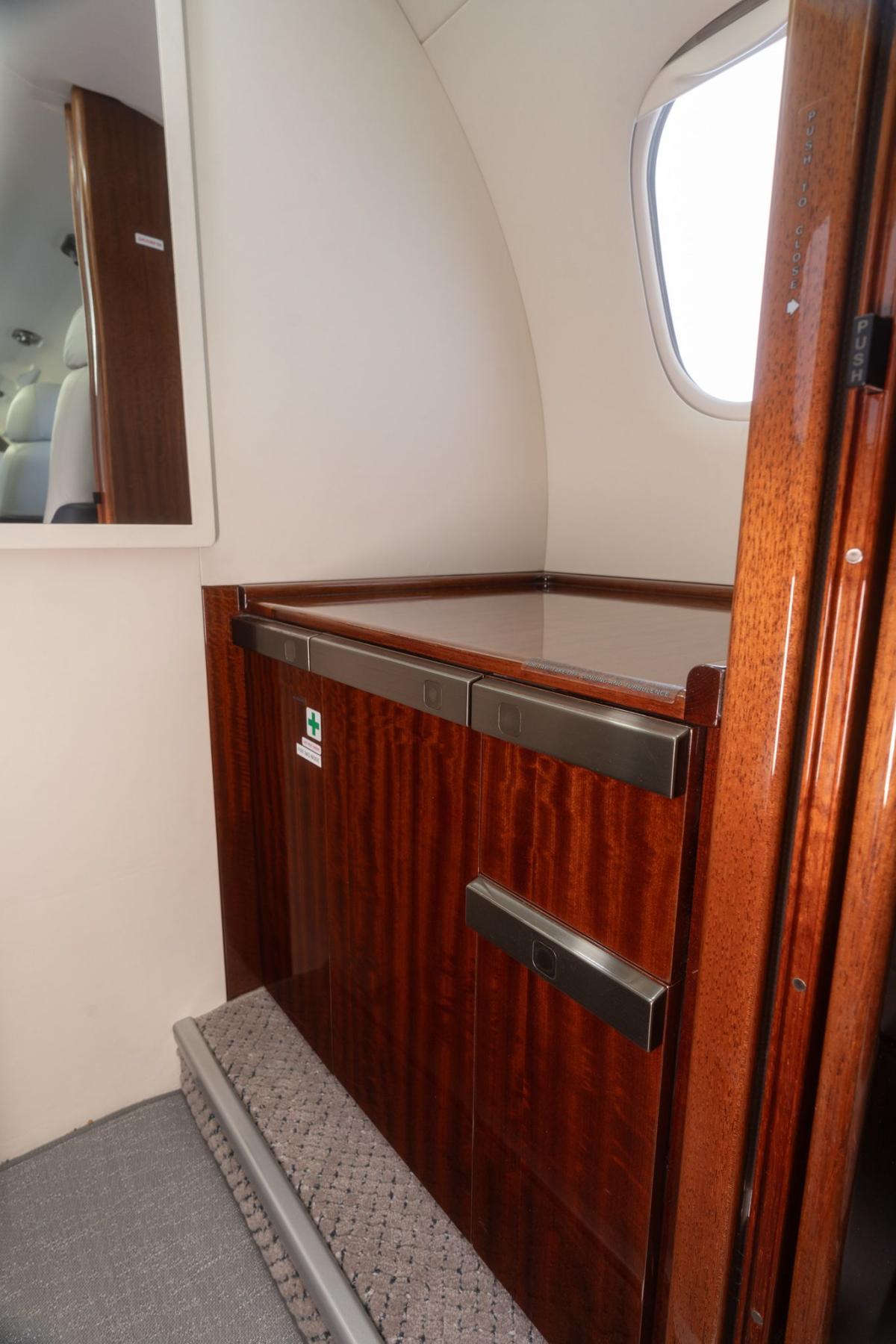 2012 Embraer Phenom 300 Photo 4