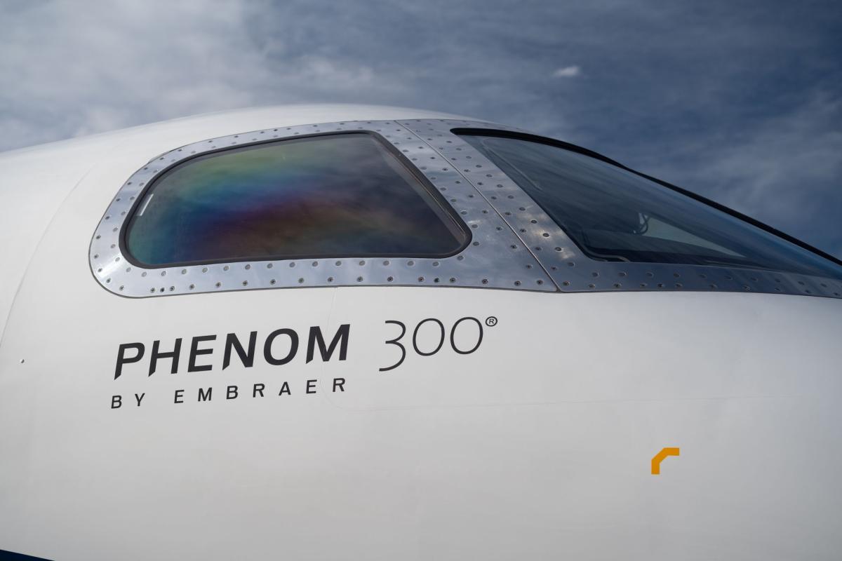 2012 Embraer Phenom 300 Photo 7