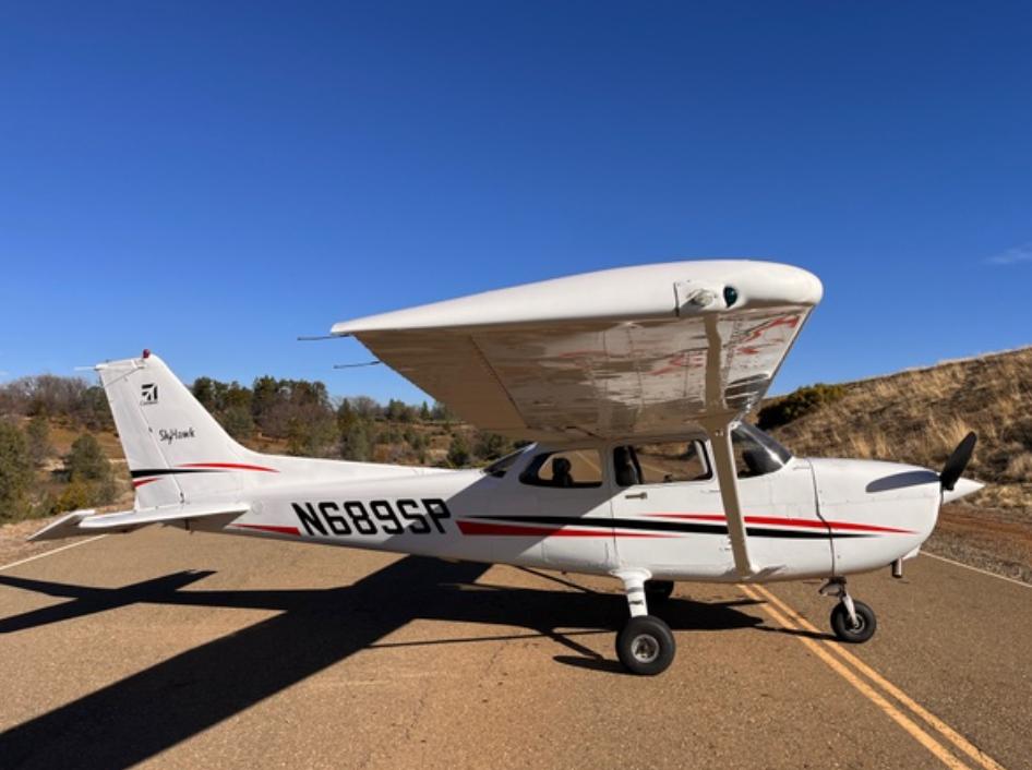 1999 Cessna 172S Skyhawk Photo 3