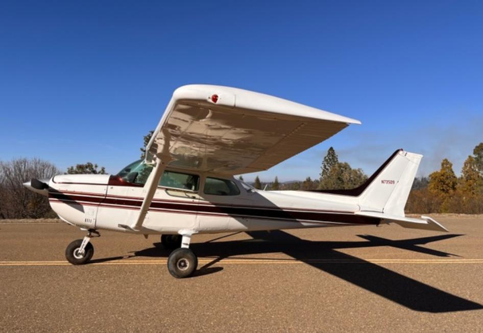 1976 Cessna 172N Skyhawk Photo 2