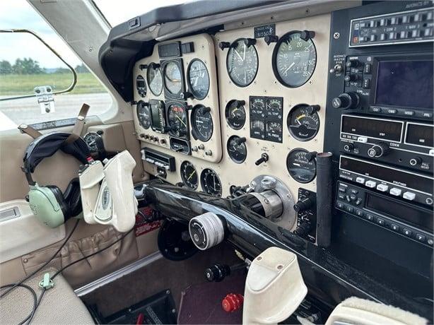 1989 BEECHCRAFT F33A BONANZA Photo 5