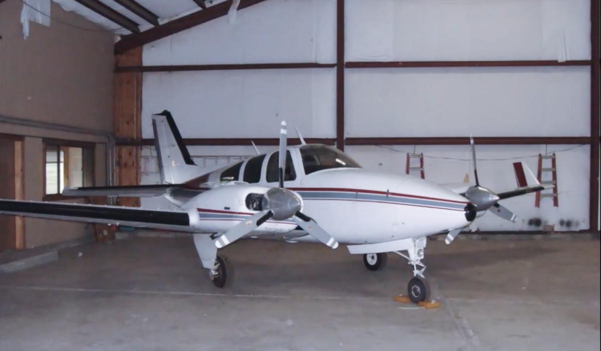 1975 Beechcraft Baron E55 Photo 2