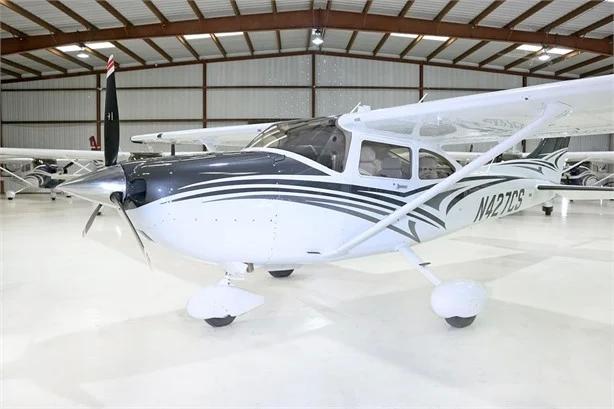 2016 CESSNA 182T SKYLANE Photo 2