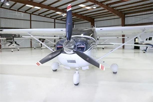 2016 CESSNA 182T SKYLANE Photo 5