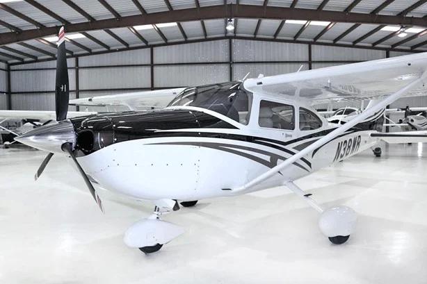 2012 CESSNA TURBO 182T SKYLANE Photo 2