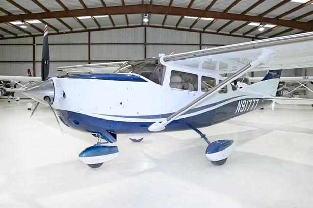 2010 CESSNA TURBO 206H STATIONAIR Photo 2