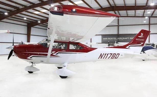 2017 CESSNA 182T SKYLANE Photo 3