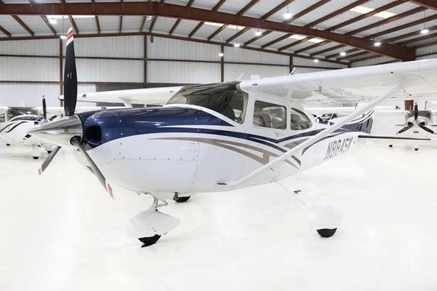 2012 CESSNA 182T SKYLANE Photo 2