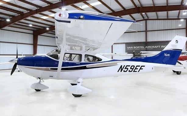 2004 CESSNA 182T SKYLANE Photo 2