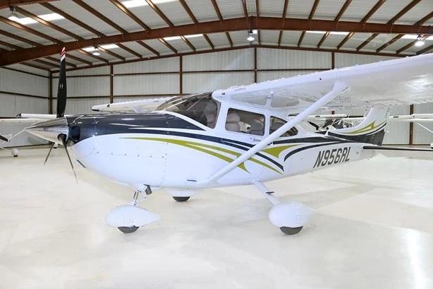 2012 CESSNA TURBO 182T SKYLANE Photo 2