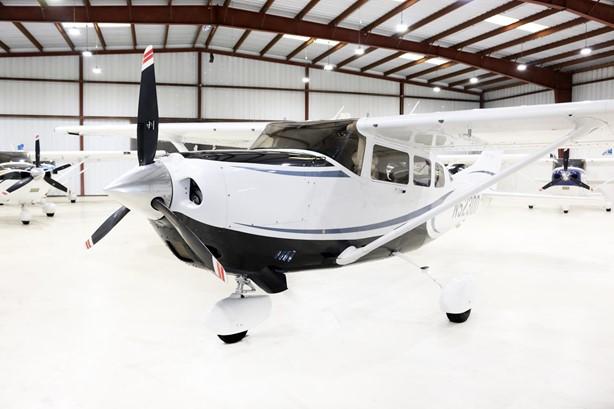 2009 CESSNA TURBO 206H STATIONAIR Photo 3