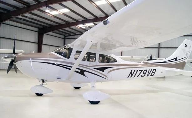 2013 CESSNA TURBO 182T SKYLANE Photo 2