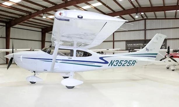 2001 CESSNA 182T SKYLANE Photo 2